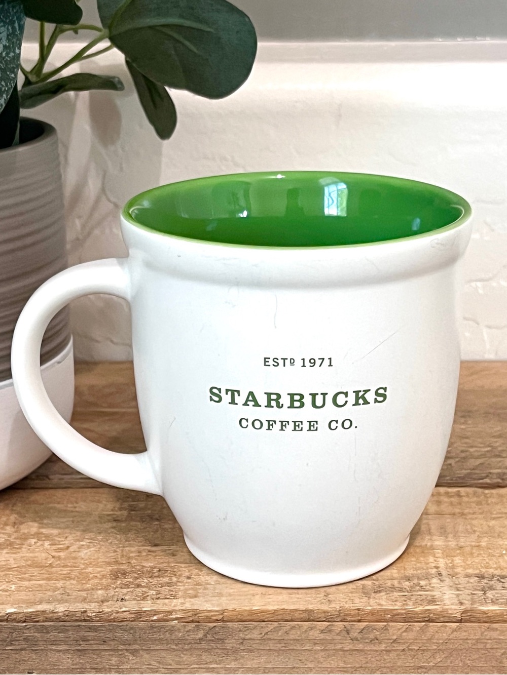 Vintage 2007 Starbucks Abbey Coffee Mug Est 1971 White Green 18 oz - Picture 2 of 4